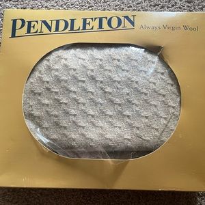 Vintage Pendleton blanket NWT occasional throw 68X52 100% soft virgin wool